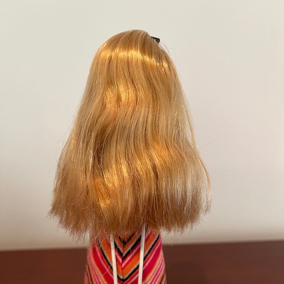 Barbie Doll 2004 Holiday Barbie - Picture 6 of 9